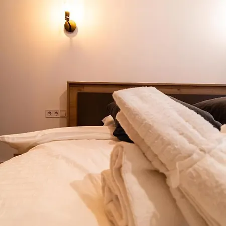 Magnolia Apt - 1 Bedroom Apartment With Free Secured Parking, Mountain Views, 10 Mins To Old Town * Брашов